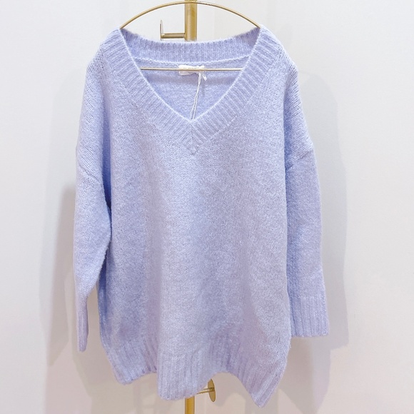 Pastel purple V-neck oversized sweater - Picture 1 of 3